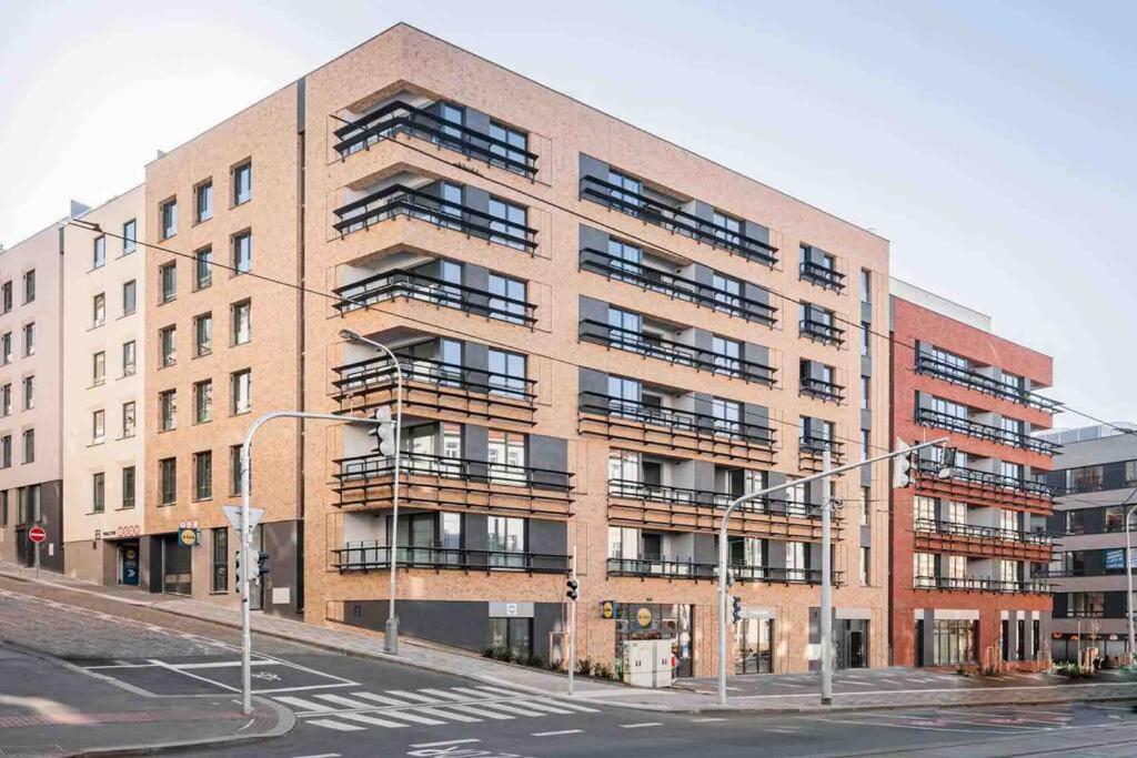 Apartmán Newly Built With Balcony, Ac And Free Indoor Garage *