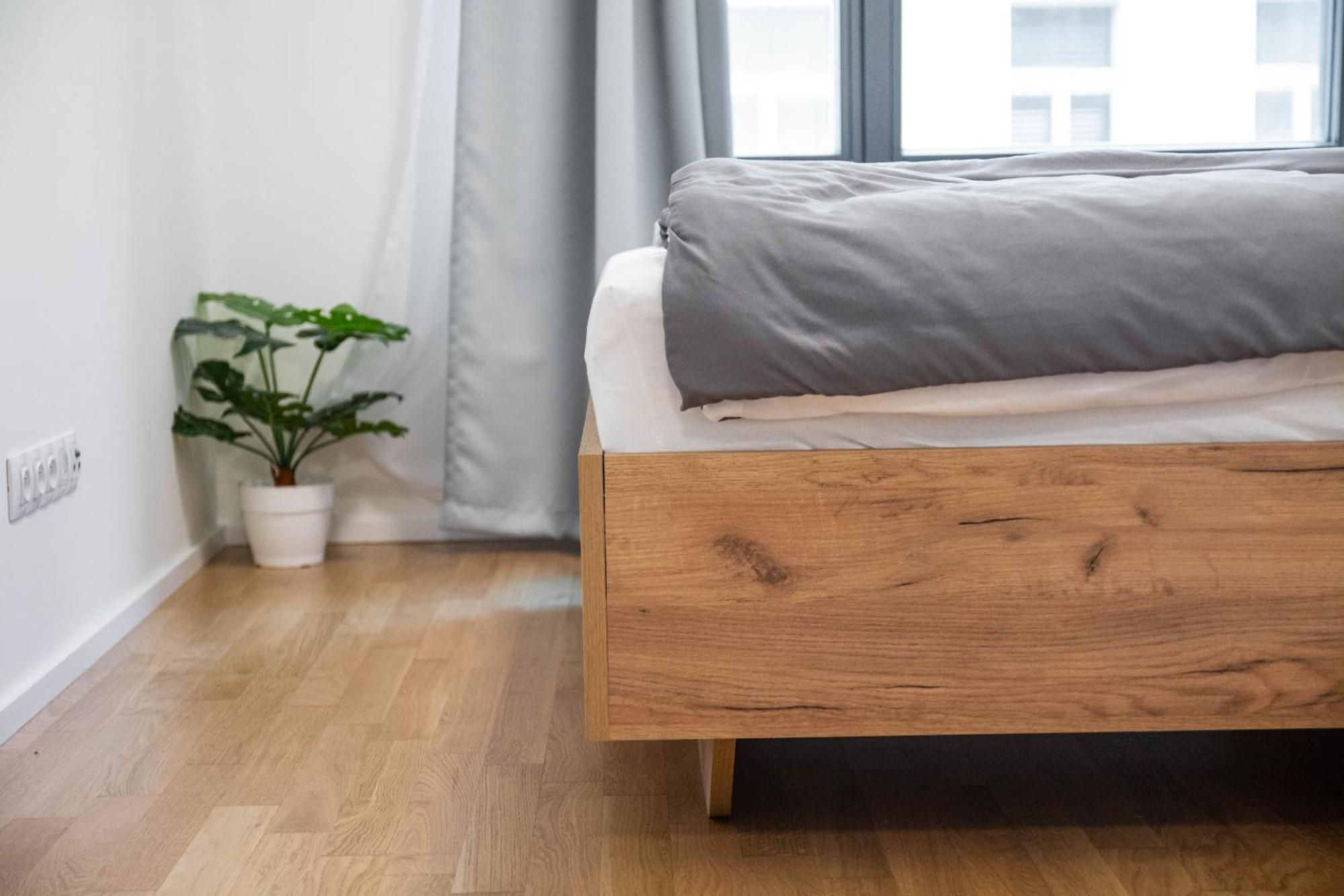 Newly Built With Balcony, Ac And Free Indoor Garage * Praha