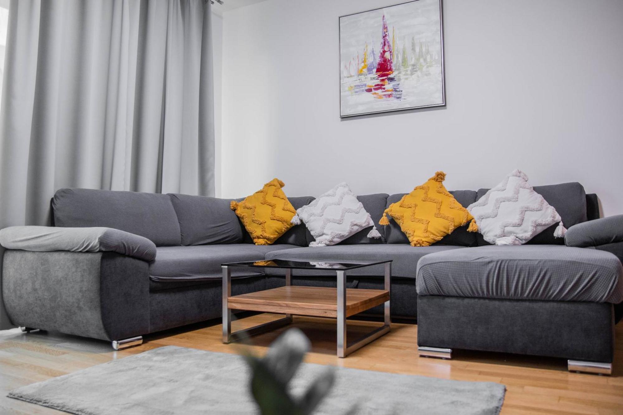 Apartment Newly Built With Balcony, Ac And Free Indoor Garage Prag