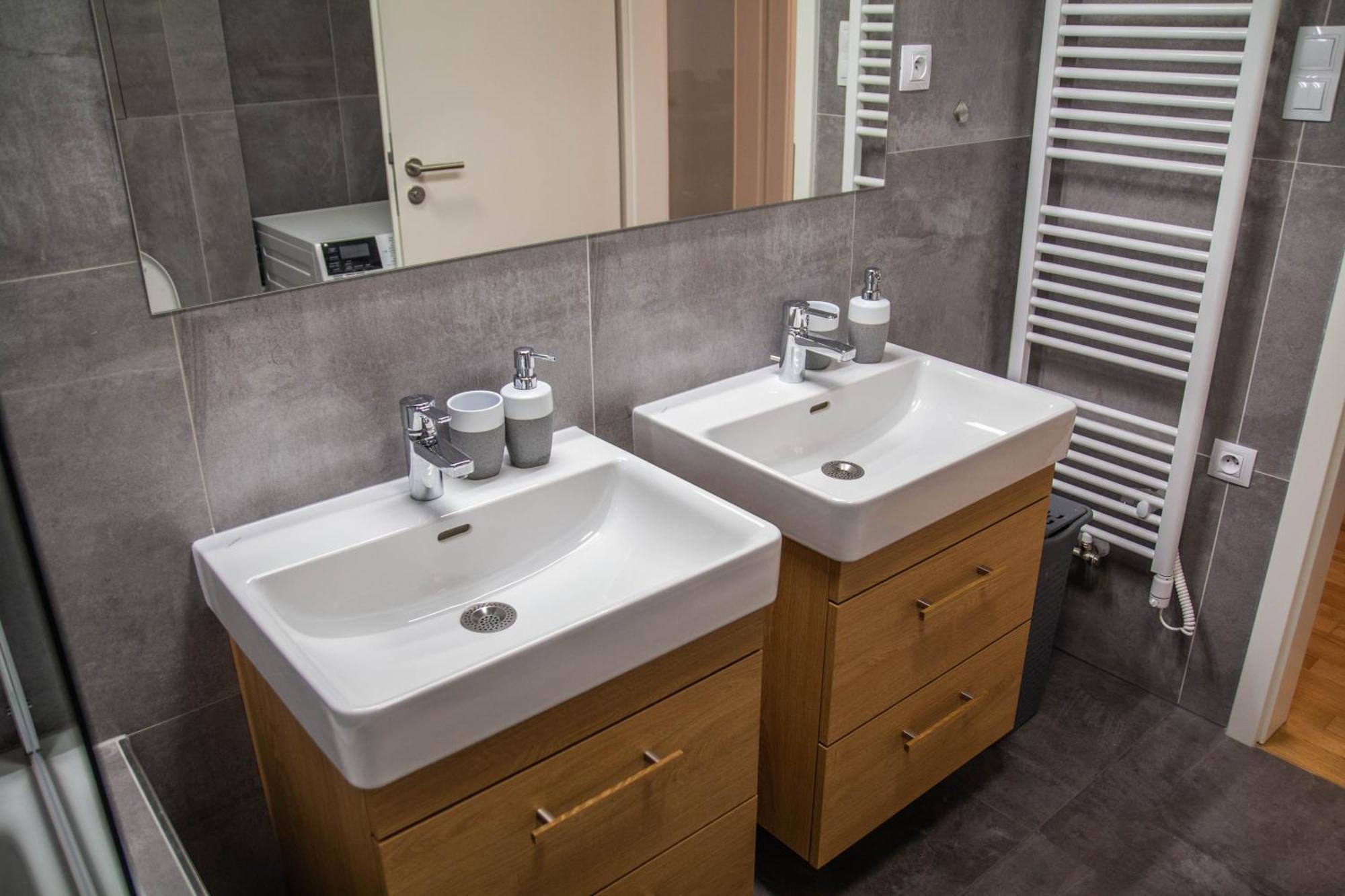 Apartment Newly Built With Balcony, Ac And Free Indoor Garage Prag