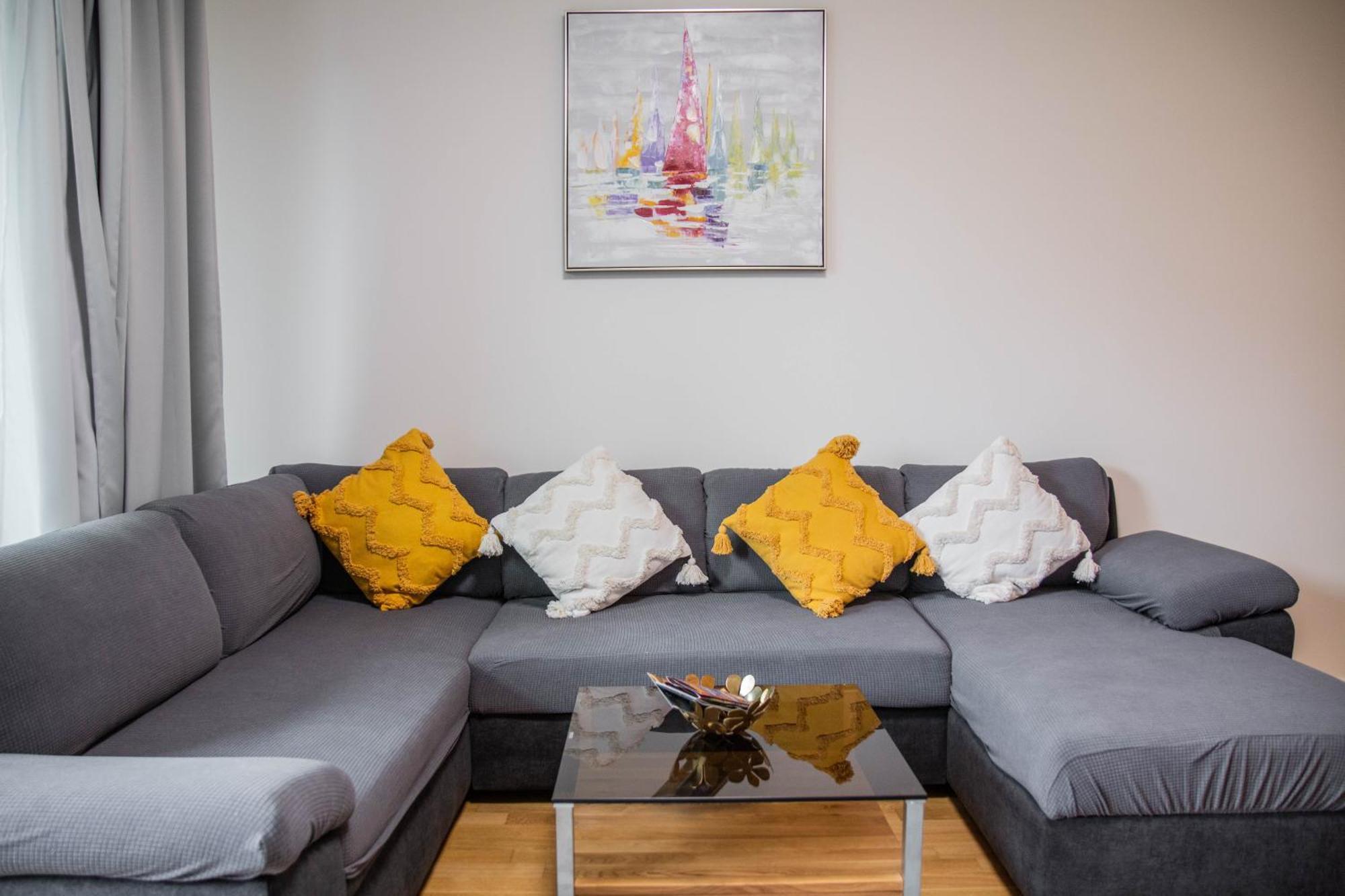 Apartment Newly Built With Balcony, Ac And Free Indoor Garage Prag